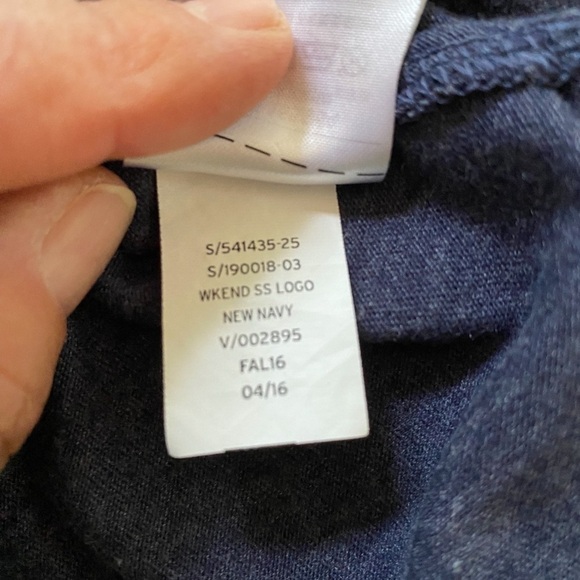 Gap Women’s Navy Blue Logo T-shirt size medium - Picture 5 of 8